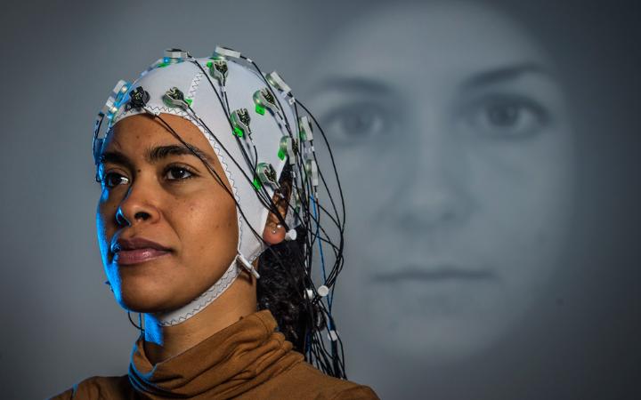 How do we perceive virtual characters? EEG measurements make brain activities visible and may answer questions like that. (Photo: University of Stuttgart / SFB-TRR 161)