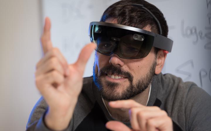 How can we analyse visualizations with Mixed Reality solutions? (Photo: University of Stuttgart / VISUS / SFB-TRR 161)