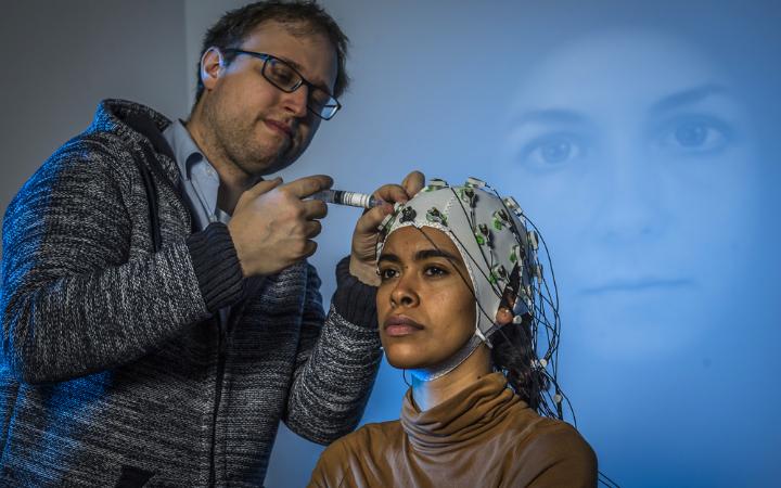 User Studies with EEG (Photo: University of Stuttgart / VIS / SFB-TRR 161)