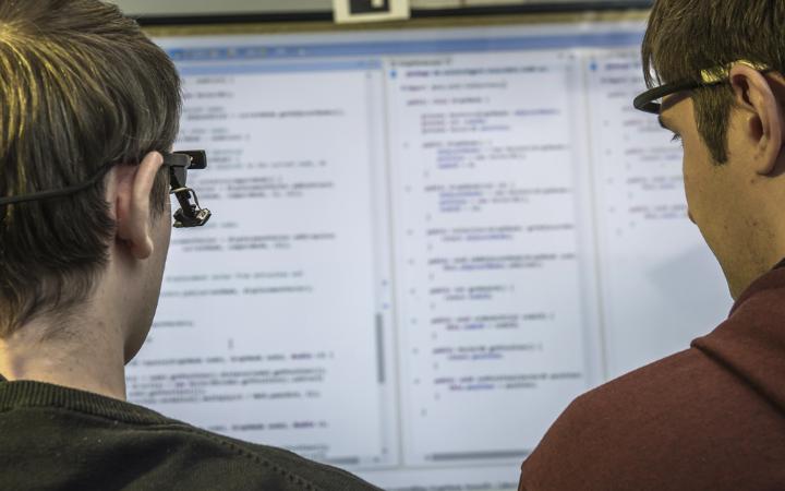 Pair programming: Can we use eye tracking to find out if the developers are talking about the same code snippet? (Photo: University of Stuttgart / VISUS / SFB-TRR 161)